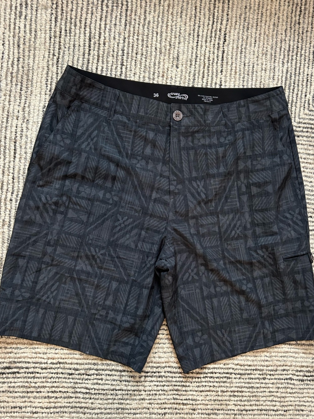 Crazy Shirts Gray Black Tribal Pattern Men's Swim Board Shorts Size 36